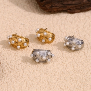 Boucles d'oreilles vintage en acier plaqué or 18K et argent avec perles blanches