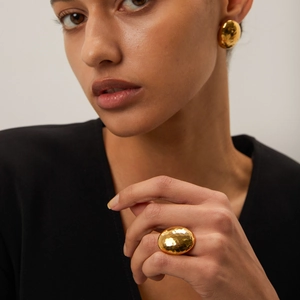Detail of 18k gold plated stainless steel hammered texture rings and stud earrings set