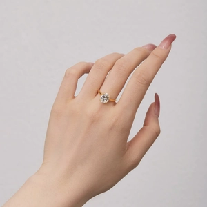 Detail of an S925 silver ring featuring an oval champagne zircon set in 18K gold plating