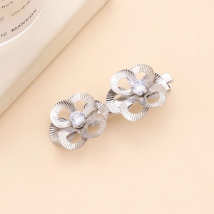 Elegant silver hollow flower hair clip with sparkling gems in a baroque floral bridal style