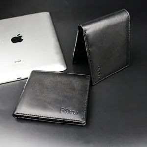 Klassische schwarze Herren-Lederbörse mit strukturierter Oberfläche und vielen Fächern