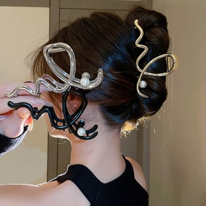 Pinces à cheveux métalliques or, argent et noir avec perles pour chignons élégants