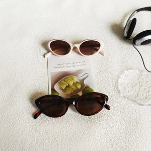 Retro cat eye sunglasses in cream and tortoise shell finish with UV protection