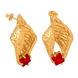 Golden shell earrings with hammered metal texture and square red cubic zirconia studs
