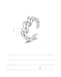 Detailed view of s925 sterling silver twist ring showing 7mm width and 3.95g weight