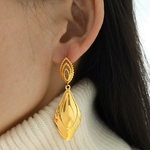 French style minimalist rhombic 18k gold-plated drop earrings worn by a model