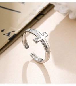 Close-up of S925 silver ring featuring irregular fold texture and cross design