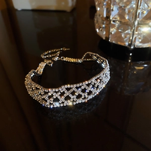 Silver mesh necklace with sparkling rhinestones in a luxury drop oval choker design