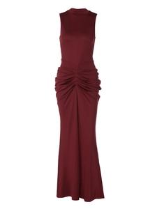 Elegantes weinrotes ärmelloses Maxikleid mit Taillenraffung und schmaler Passform