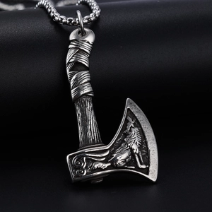 Vintage Viking double-sided axe pendant necklace with wolf head relief in silver finish