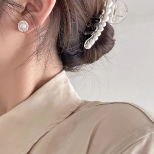 Elegant 925 silver pearl stud earrings and transparent pearl hair claw clip set for women