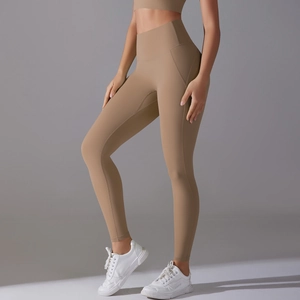 High-waisted yoga pants in khaki with streamlined seams and matte elastic fabric detail