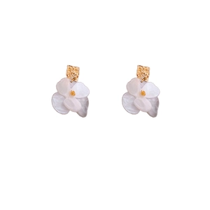 Vintage French style flower earrings with square gold metal base and white petals