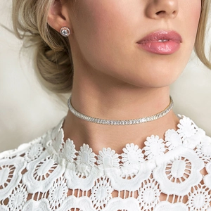 Collier ras du cou en or rose avec zircons rectangulaires et boucles d'oreilles assorties