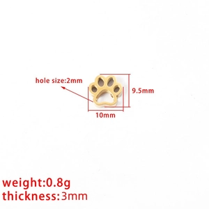 Pendentif patte dorée pour colliers avec dimensions détaillées de 10mm x 9,5mm