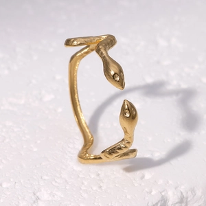 Bague ouverte serpent en acier inoxydable doré 18 carats avec texture martelée