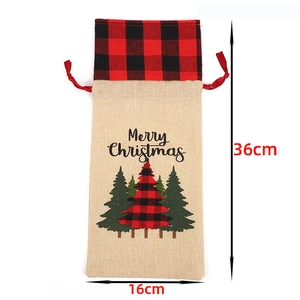 Detail of 36x16cm burlap Christmas wine bottle bag with buffalo plaid and Merry Christmas print