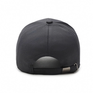 Vue arrière casquette de baseball gris foncé avec sangle réglable et texture en toile