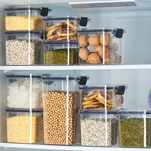 Recipientes herméticos transparentes para granos almacenados dentro de un refrigerador