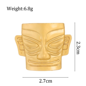 Golden mask brooch in ancient style with 2.3cm height and 2.7cm width dimensions