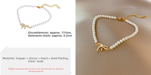 Detalle de pulsera de perlas con lazo de circonita y cadena bañada en oro