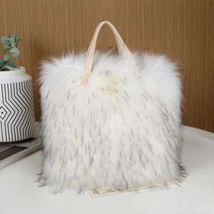 Borsa a mano in finta pelliccia bianca e grigia con manici in pelle beige chic