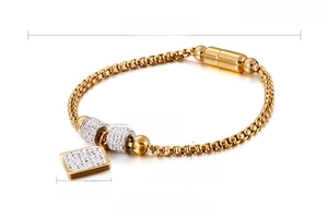 Guide des dimensions du bracelet doré avec pendentif carré en zircon et fermoir magnétique