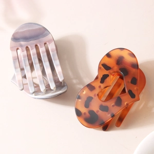 Chic PC heart hair claw clip set with gradient pink and leopard print designs