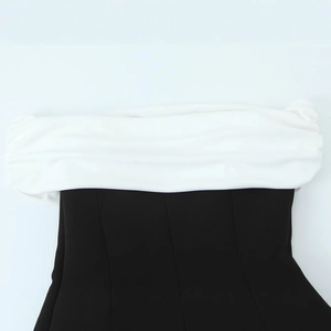 Robe bustier style français avec haut blanc plissé et jupe midi noire ajustée