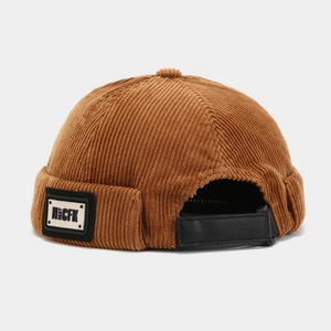 Bonnet docker en velours côtelé marron pour hommes et femmes avec étiquette et patte en cuir
