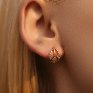 Elegante 18K vergoldete Kleeblatt-Creolen mit Zirkonia für den Business-Stil