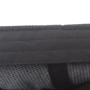 Casquette plate en coton rayé pour homme avec double couture et texture de qualité