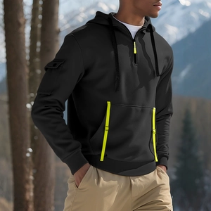 Felpa con cappuccio tattica nera da uomo con dettagli neon e tasche sulle braccia all'aperto