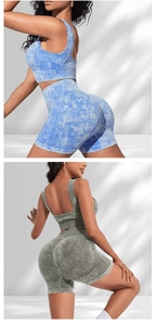 Detail van de acid wash textuur en ademend mesh op de yoga shorts met hoge taille