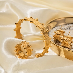 18K gold plated stainless steel jewelry set with wood grain texture and beaded edges