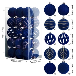 Vue détaillée des boules de Noël en velours bleu de 6cm avec dimensions et motifs dorés