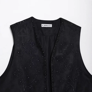 Gilet nero da donna in pelle scamosciata con ricami floreali e borchie metalliche