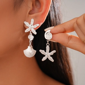 Asymmetric starfish and seashell drop earrings in silver metal for beach vacation