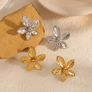 Stainless Steel Flower Stud Earrings 18K Gold Plated Hammered Texture Irregular Wavy Petal Minimalist Chic Jewelry