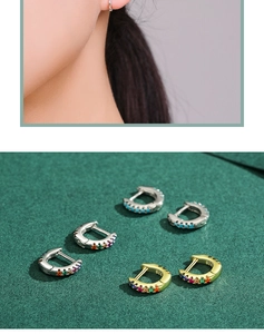 Gros plan de boucles d'oreilles créoles en argent s925 avec zircons colorés et turquoise