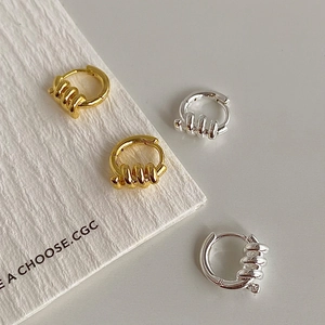 Boucles d'oreilles créoles torsadées en or et argent avec finition polie brillante