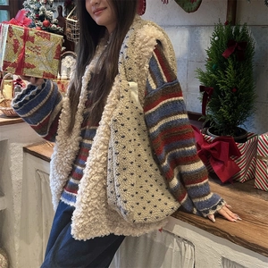 Detail of plush cream lamb wool tote bag with heart pattern and matching fleece vest