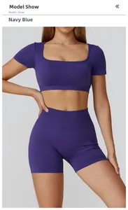 Nahtloses Yoga-Set in Marineblau mit quadratischem Ausschnitt und Shorts mit hohem Bund
