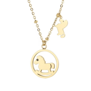 Collier en acier titane doré avec un pendentif cheval à bascule et un petit charme cheval