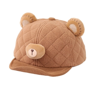 Cappello invernale trapuntato per neonati con orecchie di orso e visiera in velluto