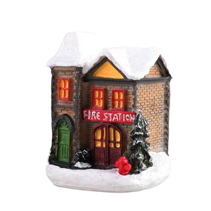 Maison de village de Noël Caserne de pompiers miniature éclairée avec neige blanche
