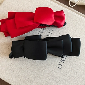 Barrette à cheveux élégante avec nœud en satin rouge et noir pour une coiffure chic