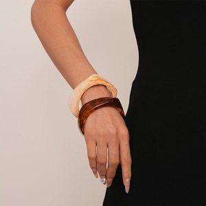 Chunky irregular resin bangles in cream marble and dark amber tortoise shell patterns