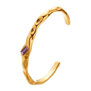 Golden C-shaped stainless steel cuff bracelet with hammer texture and purple zircon