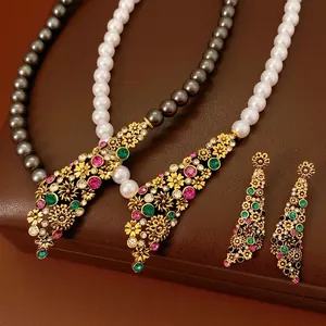 Collier En Imitation Künstliche Perle Florale Vintage Et Boucles Oreilles En Strass Avec Tige En Argent Cadeau Pour Femmes